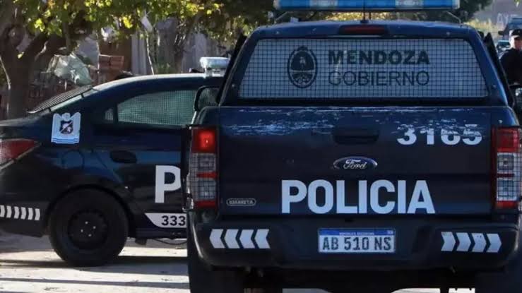 Robaron un auto a una mujer tras amenazarla con un arma en Los Barriales